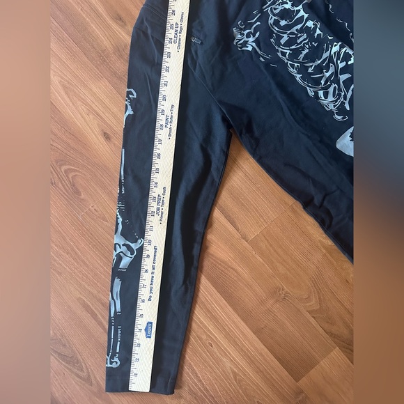 NWT Skeleton Butterfly Zipper Cutout Long-Sleeve
T-Shirt Hot Topic 💀 - Picture 5 of 8